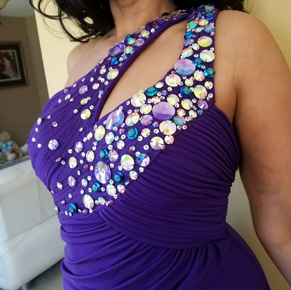 Princess Collection Gown - Picture 3 of 5